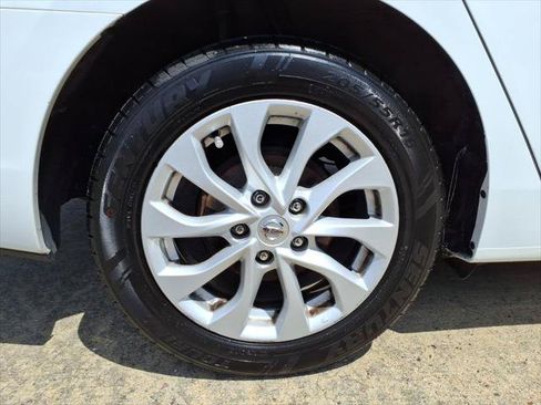 Used 2019 Nissan Sentra SV FWD image 6