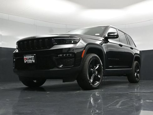 Used 2023 Jeep Grand Cherokee Limited w/ Black Appearance Package AWD/4WD image 60