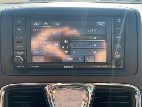 Used 2013 Chrysler Town & Country Touring-L w/ Driver Convenience Group FWD image 21