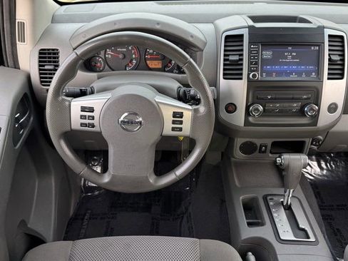 Used 2019 Nissan Frontier SV image 12