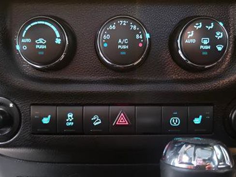 Used 2017 Jeep Wrangler Unlimited Sahara AWD/4WD image 19