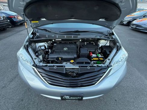 Used 2013 Toyota Sienna LE FWD image 56