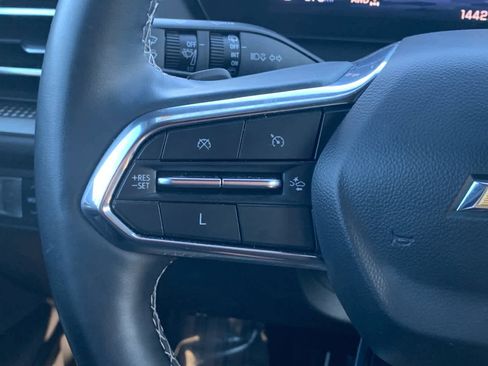 Used 2025 Chevrolet Traverse LT image 21