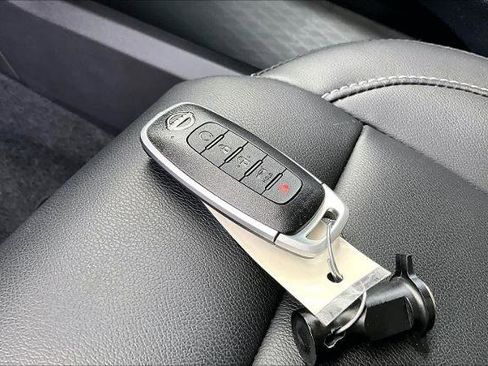 Certified 2025 Nissan Murano SV FWD image 14