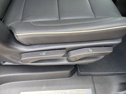Used 2025 Chevrolet Suburban Premier AWD/4WD image 46