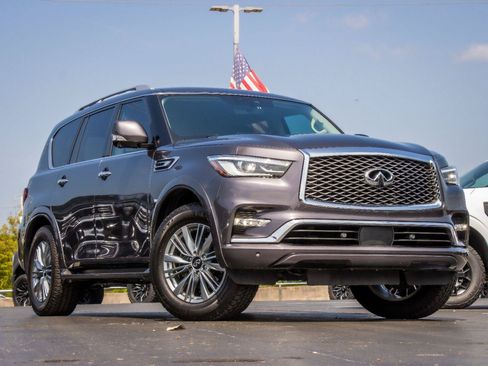 Used 2022 INFINITI QX80 Luxe w/ All-Season Package RWD image 2