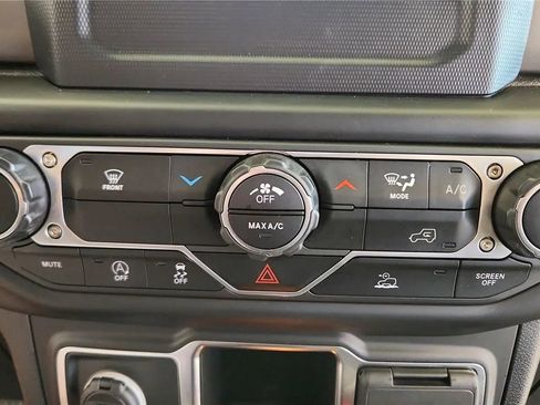 Used 2022 Jeep Wrangler Unlimited Sport image 29