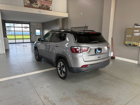 Used 2018 Jeep Compass Limited w/ Navigation Group AWD/4WD image 5