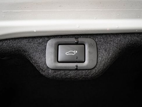 Certified 2025 Lexus ES 300h w/ Luxury Package image 21