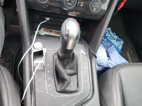 Used 2020 Volkswagen Tiguan SE w/ Panoramic Sunroof Package image 22