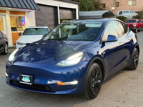 Used 2021 Tesla Model Y Long Range image 1