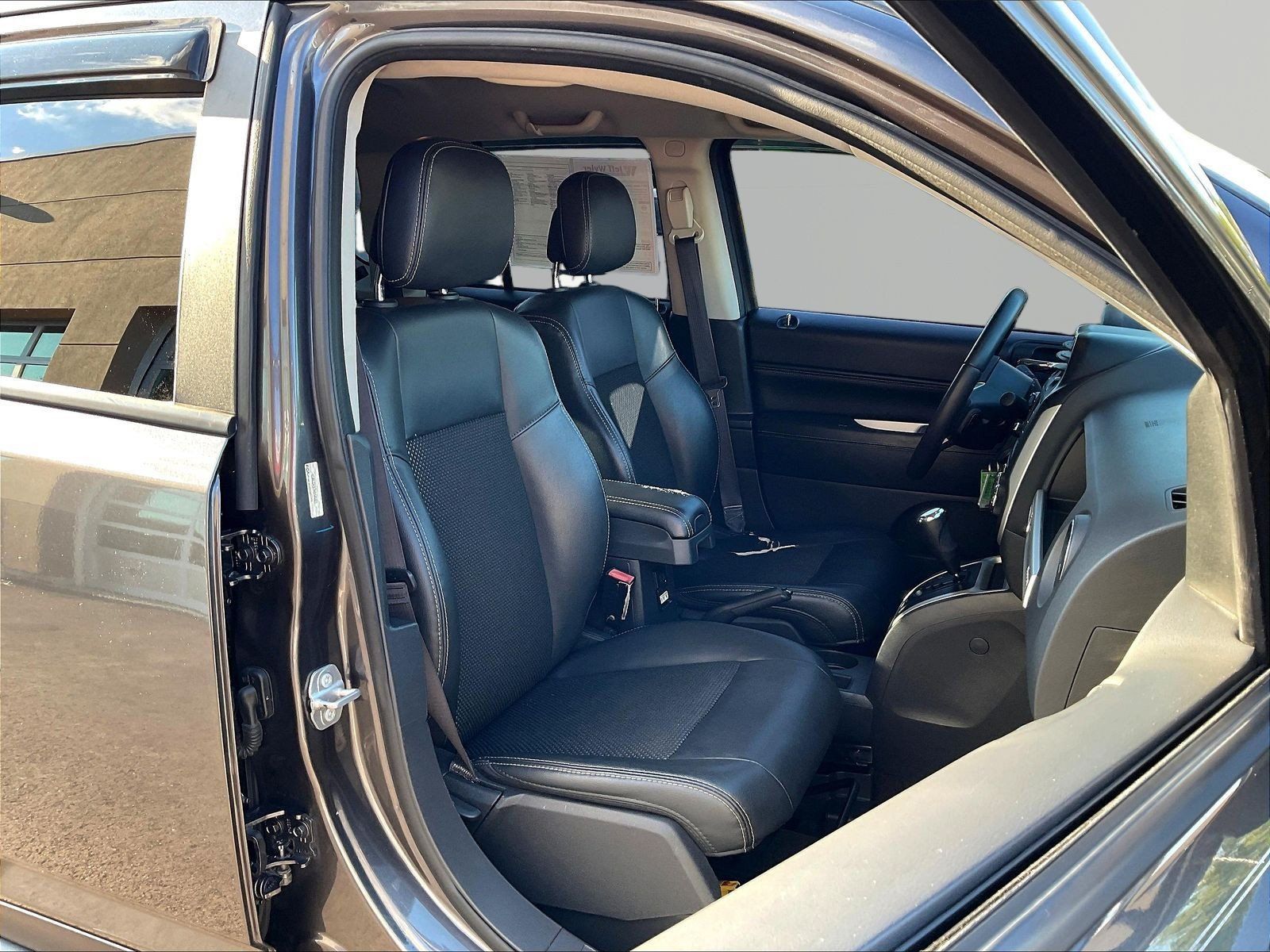 Used 2017 Jeep Compass Latitude AWD/4WD image 28