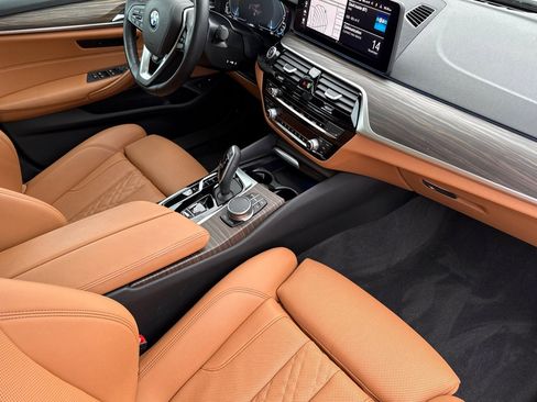 Certified 2023 BMW 530e w/ Premium Package image 19