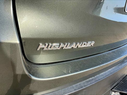 Used 2019 Toyota Highlander LE FWD image 29