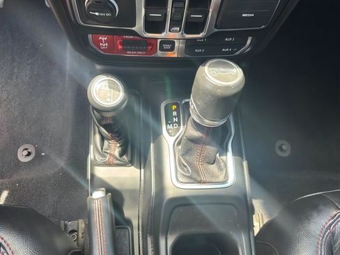 Used 2019 Jeep Wrangler Unlimited Rubicon AWD/4WD image 16