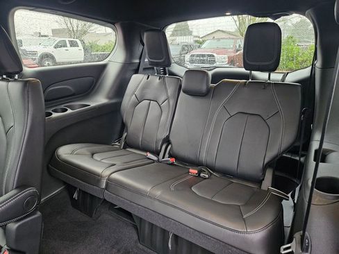 New 2026 Chrysler Pacifica Select image 30