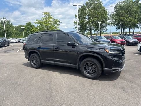 Used 2025 Honda Pilot TrailSport image 6