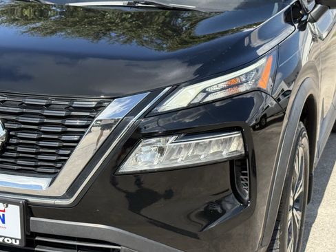 Used 2021 Nissan Rogue SV w/ Premium Package FWD image 11