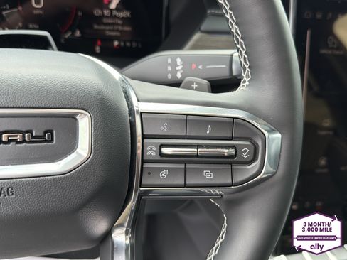 Used 2025 GMC Acadia Denali w/ Super Cruise Package AWD/4WD image 18