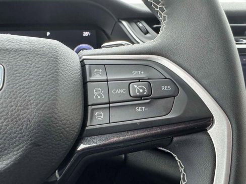 Used 2023 Jeep Grand Cherokee Laredo image 22