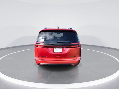 New 2026 Chrysler Pacifica Limited image 7