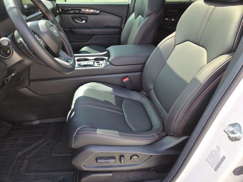 Used 2025 Honda Pilot TrailSport image 24