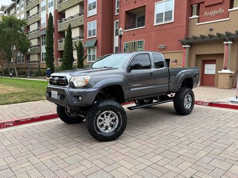 Used 2013 Toyota Tacoma PreRunner w/ TRD Off-Road Pkg RWD image 2
