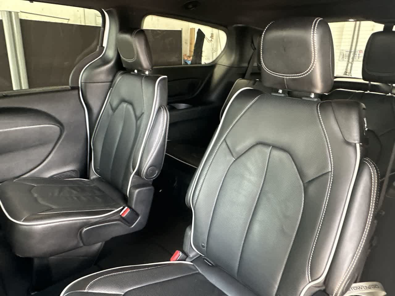 Used 2026 Chrysler Pacifica Limited w/ S Appearance Package FWD image 22