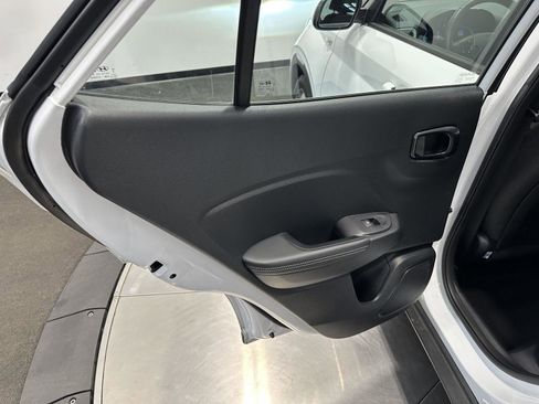 Certified 2023 Hyundai Venue Limited w/ Cargo Package FWD image 25
