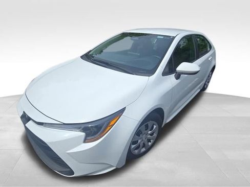 Used 2025 Toyota Corolla LE FWD image 2