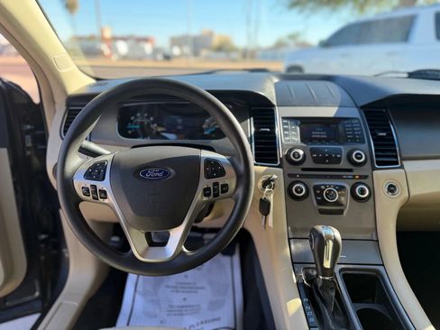 Used 2015 Ford Taurus SE image 21