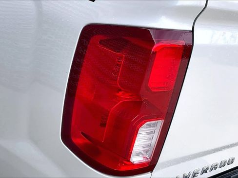 Used 2018 Chevrolet Silverado 1500 High Country image 27