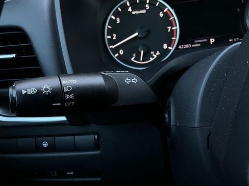 Used 2025 Nissan Rogue SV image 35