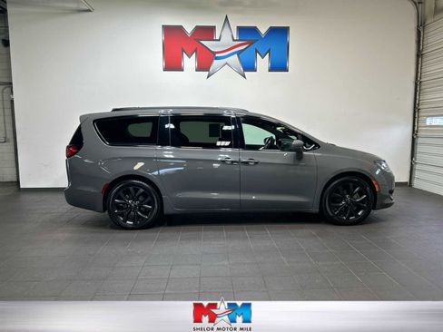 Used 2020 Chrysler Pacifica Touring-L w/ Advanced Safetytec Group FWD image 1