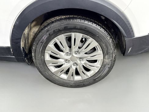 Used 2020 Nissan Kicks S image 37