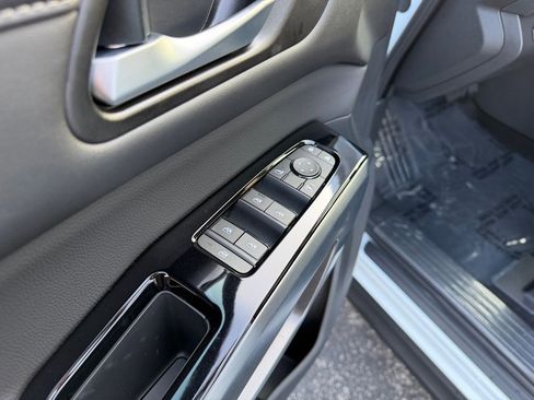 New 2026 Nissan Pathfinder SL image 13