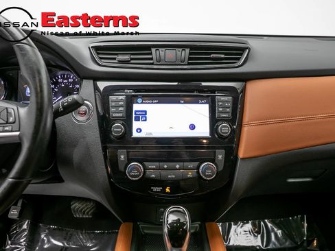 Used 2017 Nissan Rogue SL w/ SL Premium Package AWD/4WD image 12