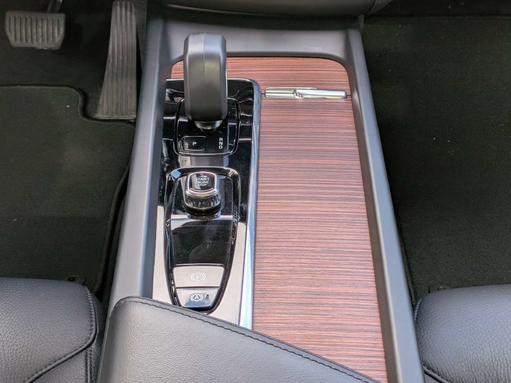 Certified 2024 Volvo XC60 B5 Plus AWD/4WD image 24
