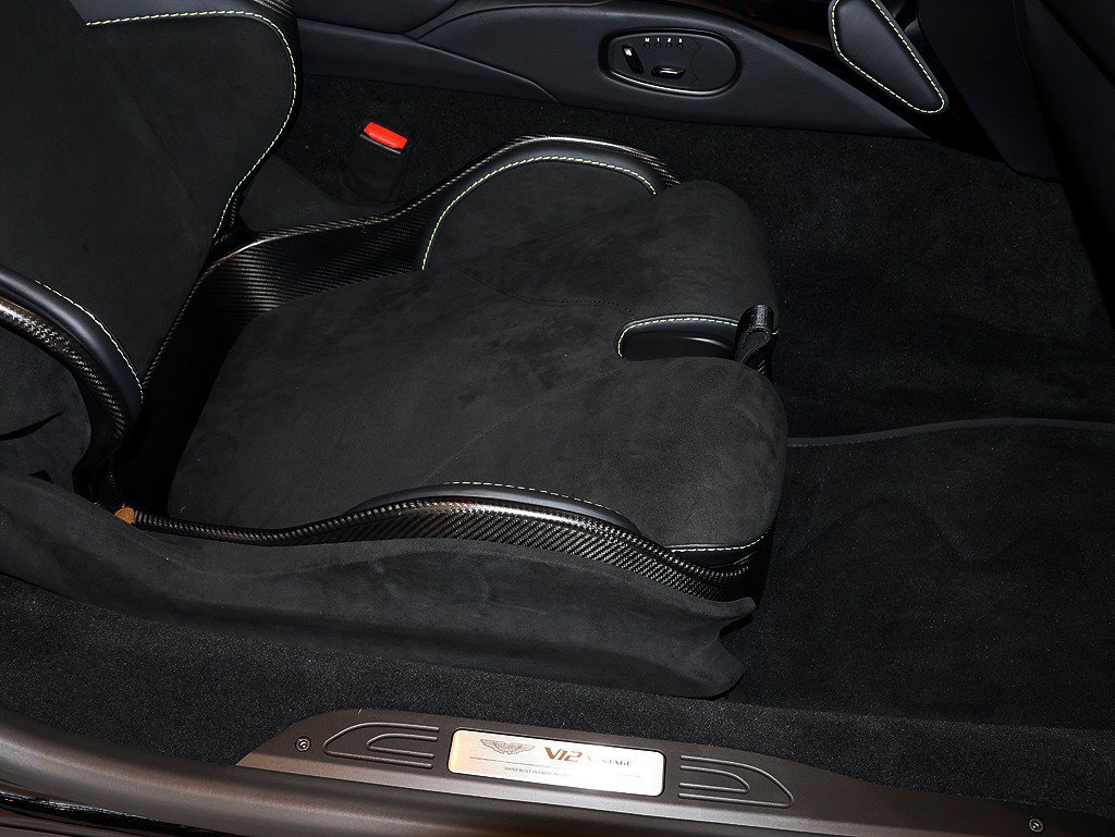 Used 2023 Aston Martin V12 Vantage RWD image 63