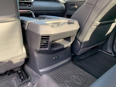 Used 2024 Toyota Tundra Limited image 23