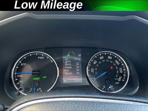 Used 2021 Toyota RAV4 XLE w/ Convenience Package image 2