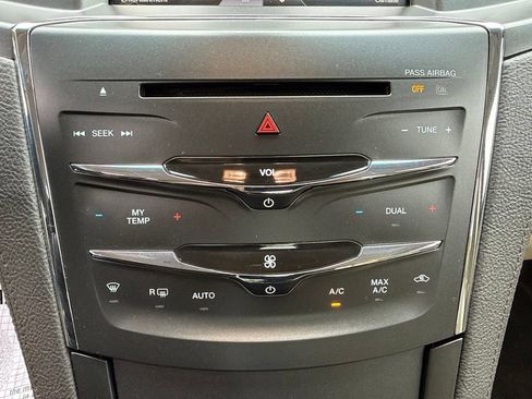 Used 2015 Lincoln MKS AWD image 31