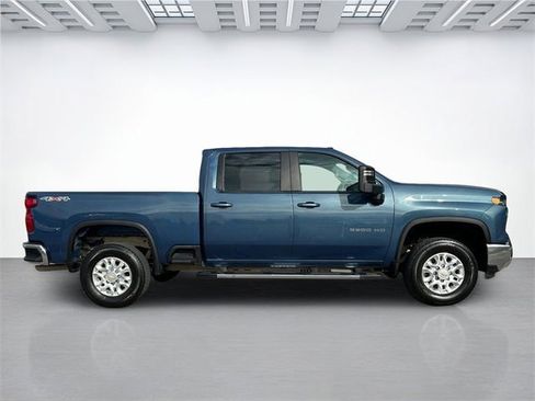 Used 2025 Chevrolet Silverado 3500 LT image 3