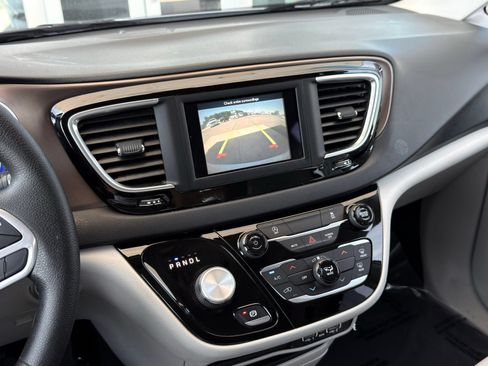 Used 2021 Chrysler Voyager Lxi FWD image 33