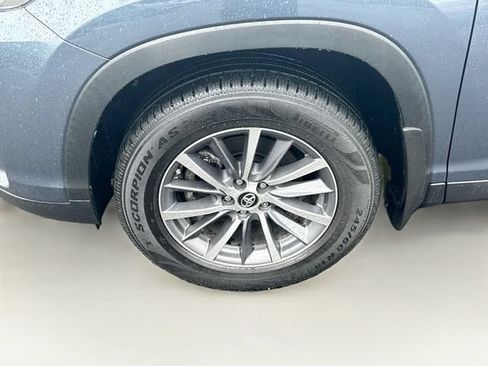 Used 2019 Toyota Highlander XLE AWD/4WD image 33
