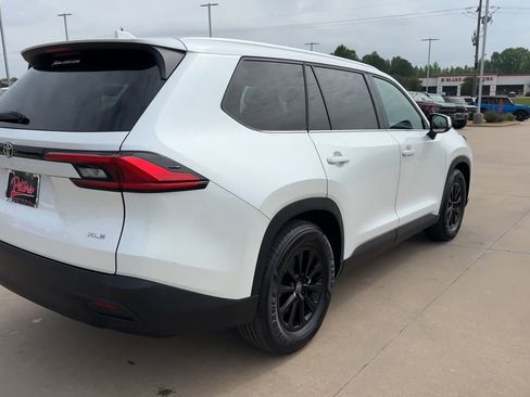 Used 2024 Toyota Grand Highlander AWD image 8