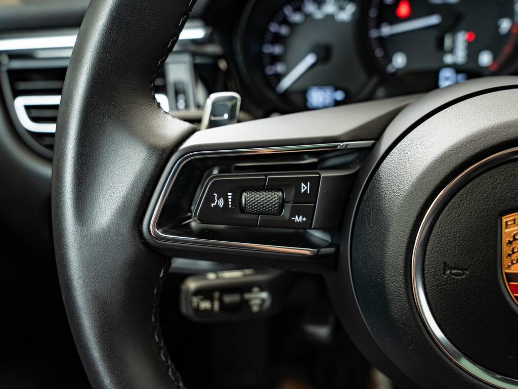 Certified 2026 Porsche Macan AWD/4WD image 25