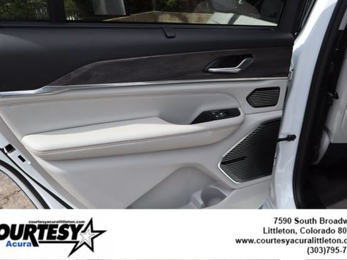 Used 2022 Jeep Grand Cherokee L Overland w/ Luxury Tech Group IV AWD/4WD image 28