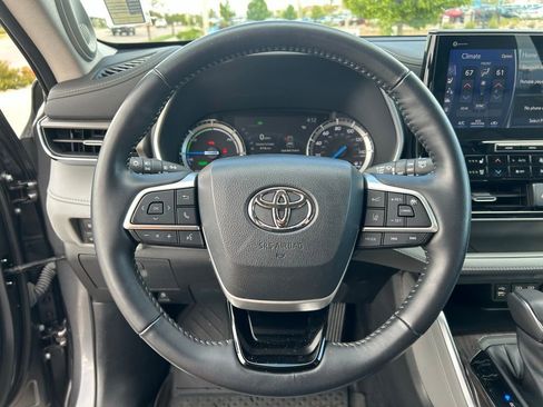 Used 2022 Toyota Highlander Limited AWD/4WD image 17