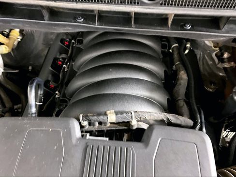 Used 2023 GMC Yukon XL SLT w/ SLT Premium Package image 31